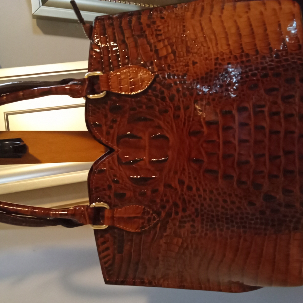 Elegant Brown Tote Bag with Rich Texture